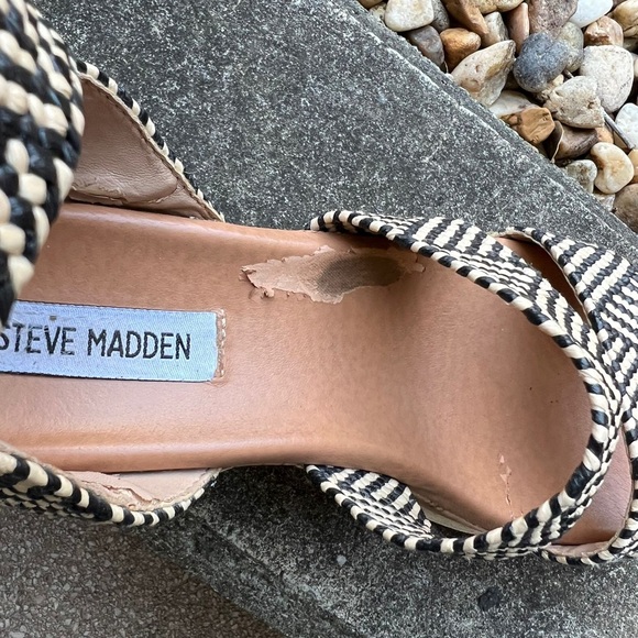 Steve Madden Platform Sandals Black and Tan - Picture 5 of 7